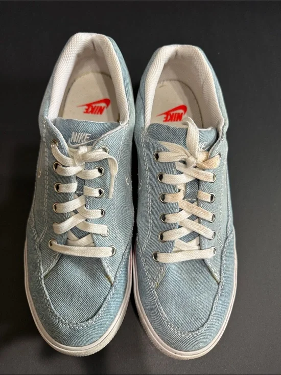 Nike Men’s Light Blue Denim Low-Top Sneakers