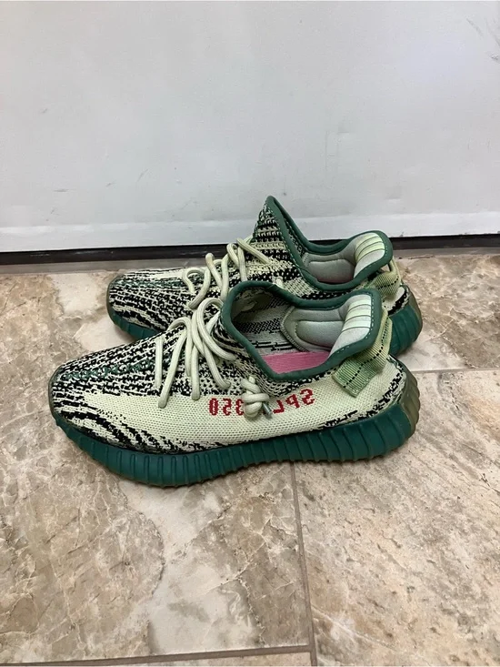 Mens  adidas Yeezy Boost 350 V2 Semi-Frozen Neon Yellow Knit Sneaker size 5.5