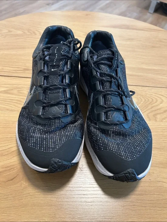 Nike Men’s Black and White Running Sneakers