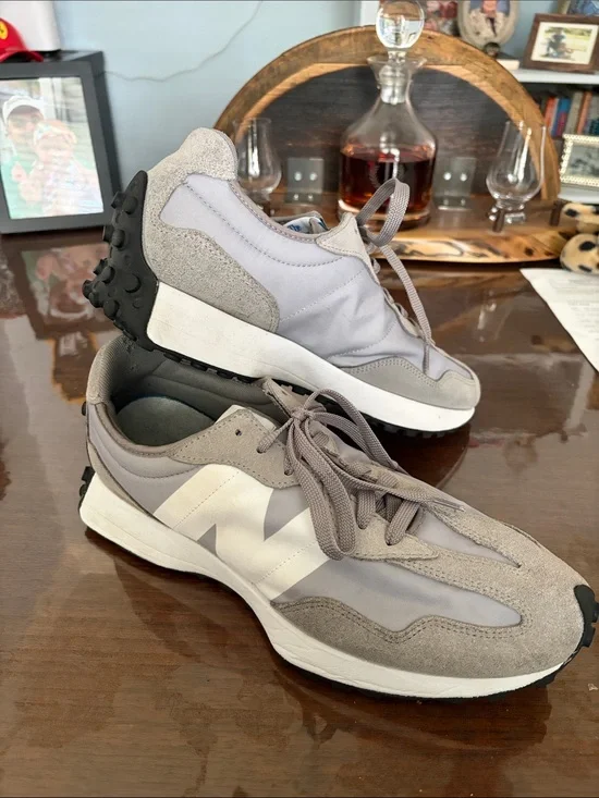 New Balance 327 Gray and White Retro Sneakers size: 11.5 Men’s
