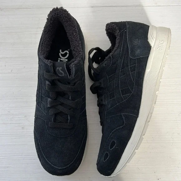 ASICS men’s suede black sneakers