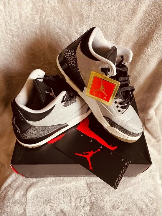(Men’s) Air Jordan Retro 3 Wolf Grey/Metallic/Black/White with Silver Accent
