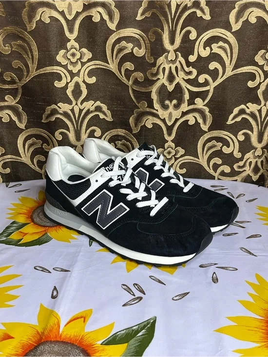 Men’s New Balance 574 Classic Black & White Running Sneakers - US M11