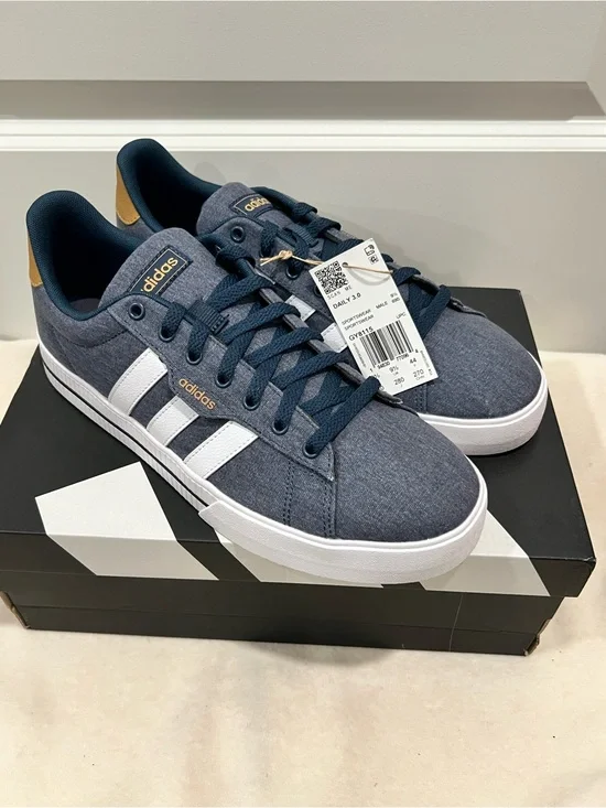 Adidas Men's Daily 3.0 sneakers in a Crew Navy and Cloud White Size 10 NWT