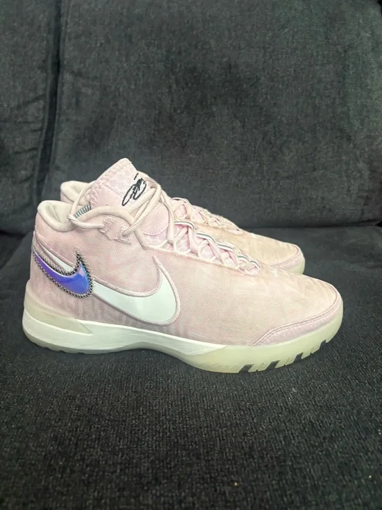 Nike Zoom LeBron NXXT Genisus “Iridescent pink” HF0712-602 Size 8.5