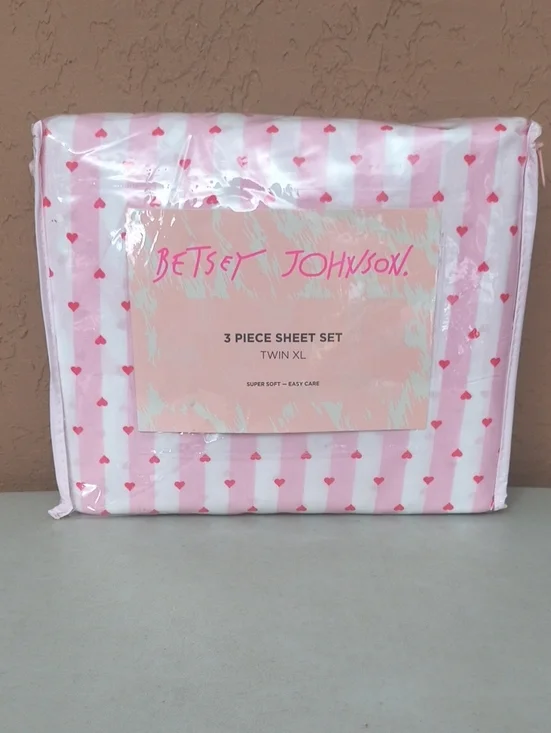 Betsey Johnson Wonderland Pink Heart Stripe Twin XL Sheet Set