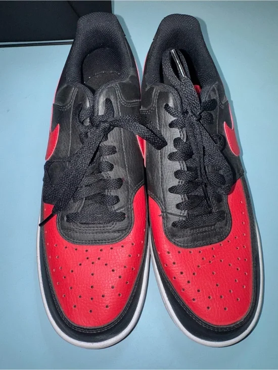 Men's Black and Red Low-Top Nike Sneakers