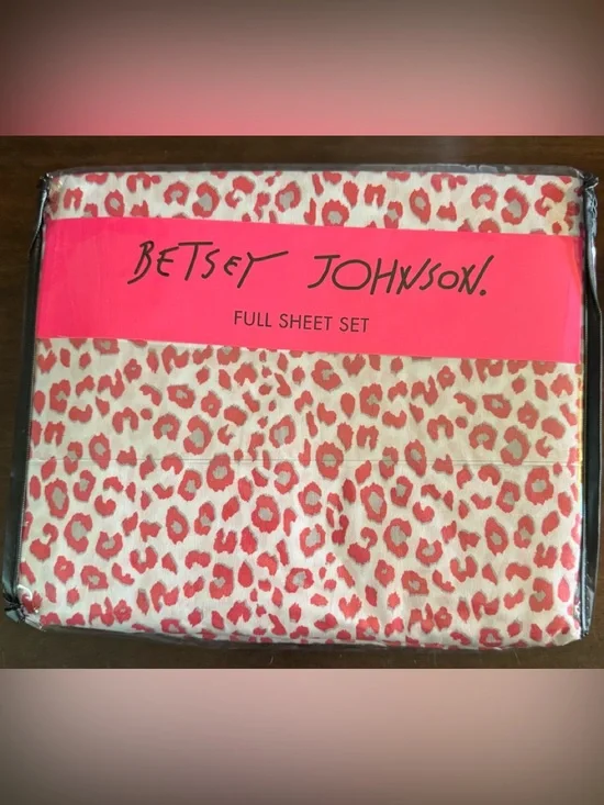 Betsey Johnson Pink and White Leopard Print Full Sheet Set