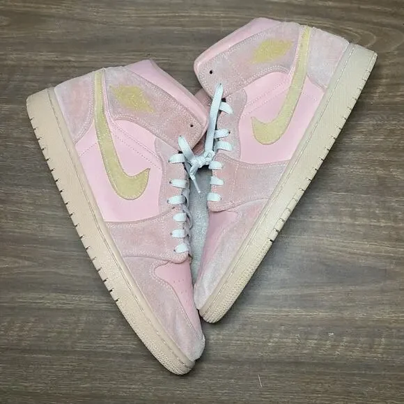 Mens Air Jordan 1 Mid Coral Gold White Size 11.5 Athletic Sneaker (852542-600)