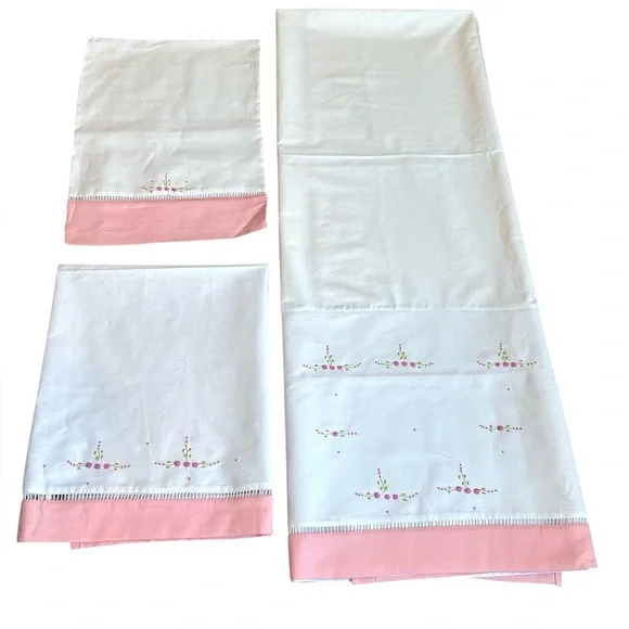 NWT‎ Embroidered Crib sheets + pillow cover 3 piece set white/pink