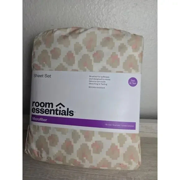 Room Essentials Microfiber Sheet Set‎ Twin/ XL Cream & Pink NWT