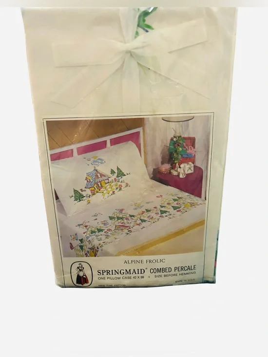 Vintage vintage Springmaid Combed Percale pillowcase features an 