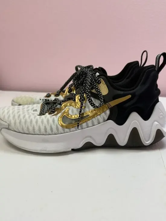 Nike Giannis Immortality White Gold Black Basketball Shoes 54 Logo Size 7.5