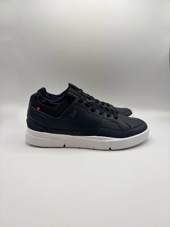 On Cloud Roger Clubhouse Women’s Low-Top Sneaker in Black with White Sole