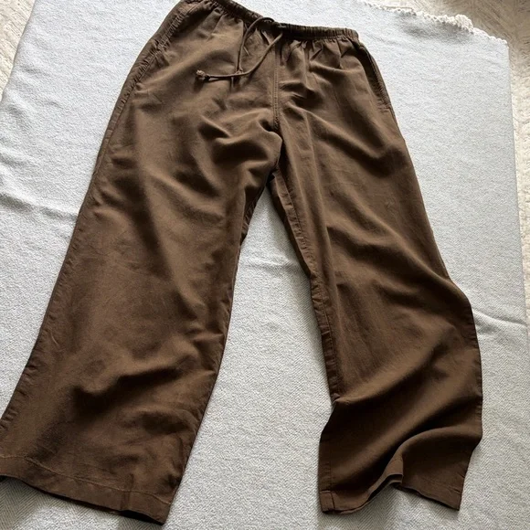 Uniqlo Women’s Dark Brown Wide-Leg Drawstring Chinos