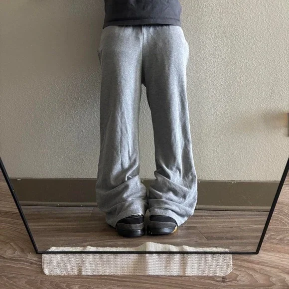 Vintage Y2K/2000s Grey Flare Sweatpants! Fits S
