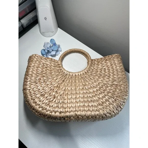 LC Lauren Conrad Woven Straw Crescent Tote Crossbody Bag Tan vacation beach