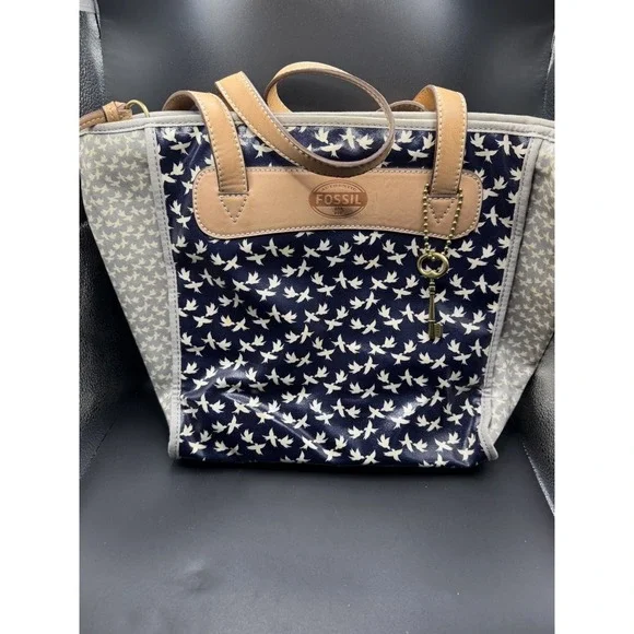 The FOSSIL keyper shopper tote