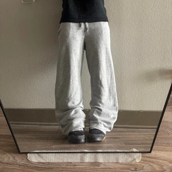 Vintage Y2K/2000s Baggy Light Grey Essential Sweatpants! Fits XS