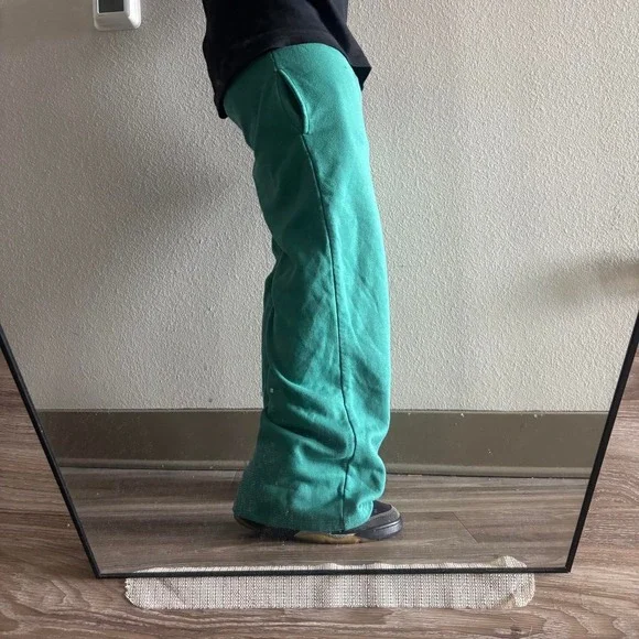 Vintage Y2K/2000s Green Baggy Essential Sweatpants! Fits S