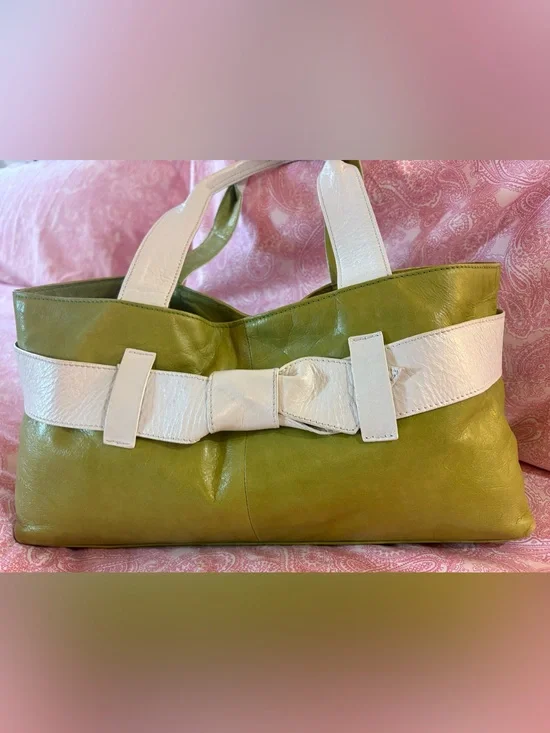 Vintage robertagandolfi  Green Leather Tote with White Bow Accent
