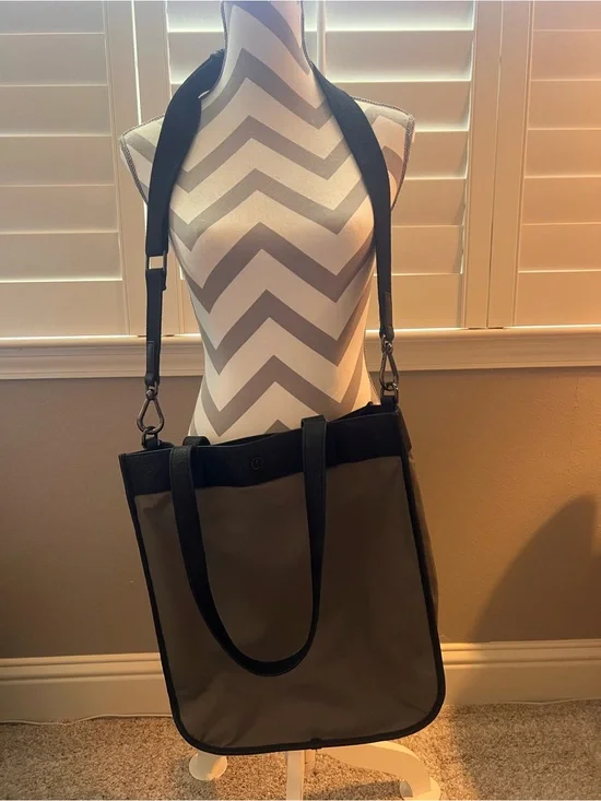 lululemon athletica Black and Taupe Everyday Tote