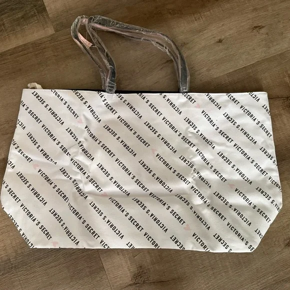 Victoria's Secret Canvas Branded Zipper Tote Bag 🆕🆕