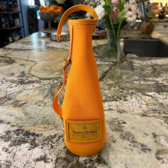 Veuve Cliquot insulated sleeve bottle bag Champagne! New!