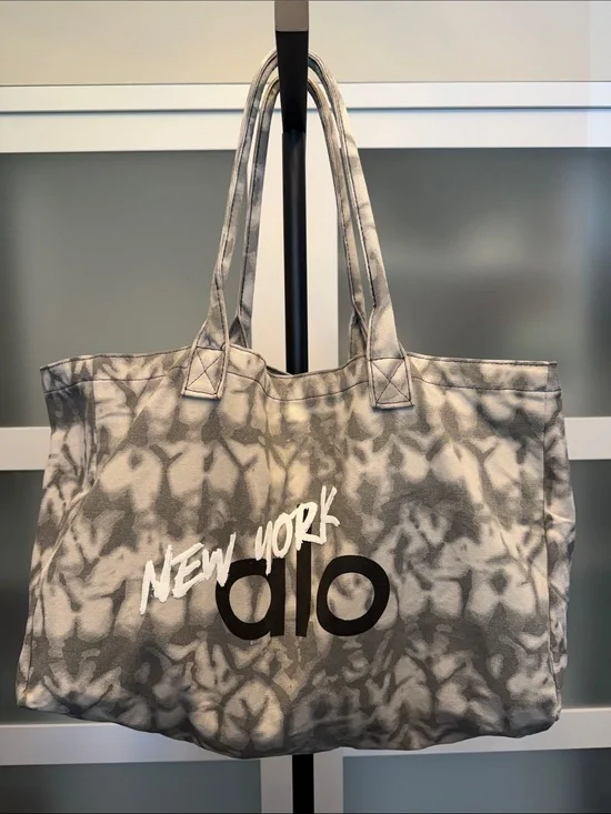 Alo Yoga NEW YORK Limited Edition Gray Tie Dye Canvas Tote