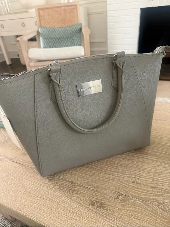 London Skye Tote Bag - Structured Pebbled Leather