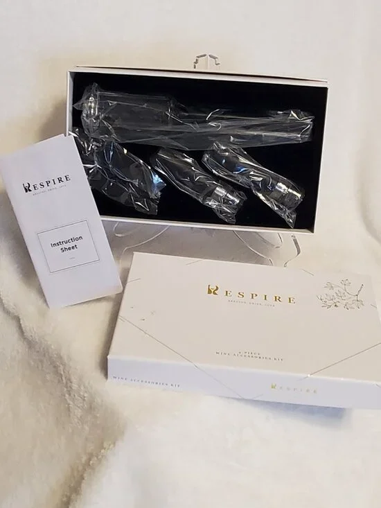 Respire Brand 4 piece wine accessory set  Brand New in Gift Box!