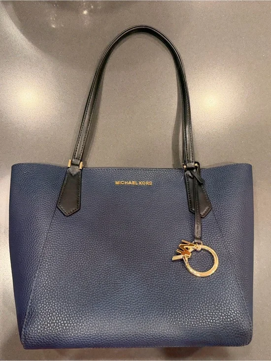 NWOT Michael Kors Kimberly Navy Pebble Leather Tote (Black Handles & Gold Charm)