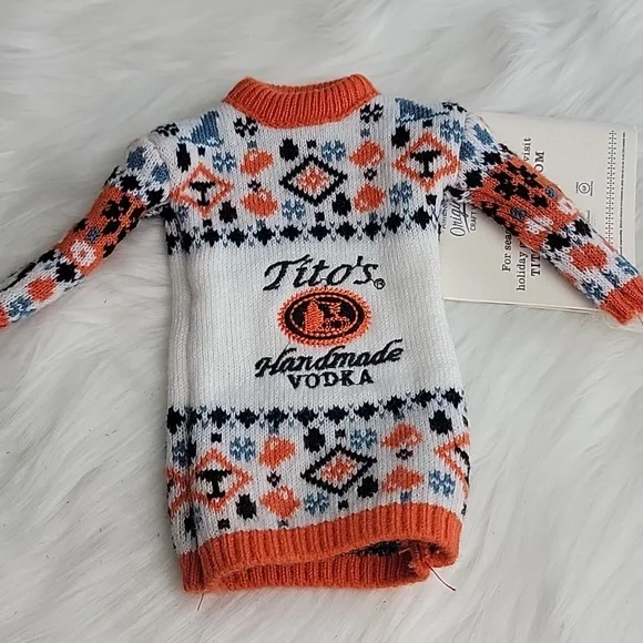 TITO'S HANDMADE VODKA NeW White Orange Knit Novelty‎ Gift Display Bottle Sweater