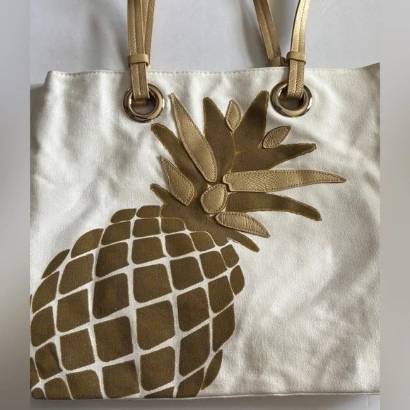 SIGNATURE DESIGN BRAND..GOLD PINEAPPLE FAUX LEATHER DESIGN TOTE BAG
