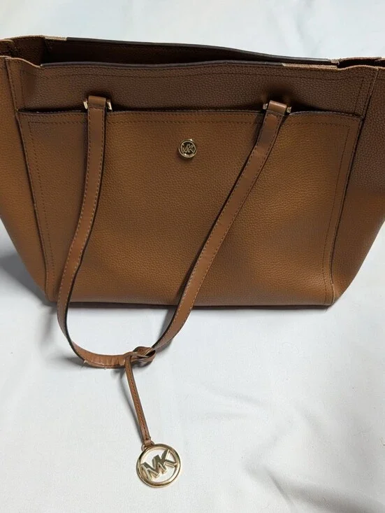 MICHAEL KORS Tan Leather Tote Bag with Signature Logo Charm