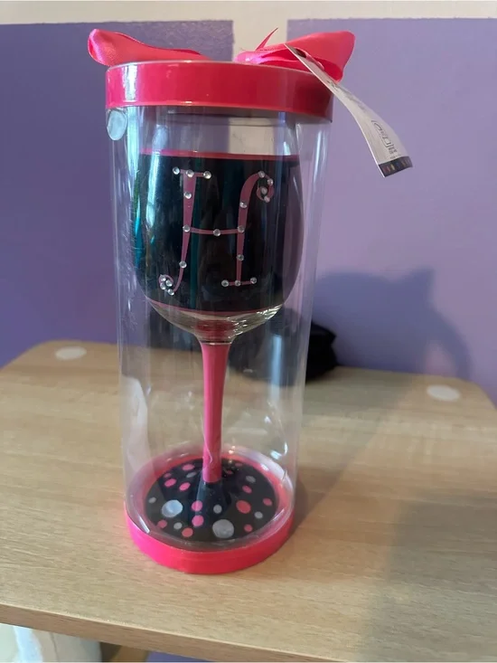 Monogrammed Rhinestone 'H' Wine Glass  new in box- Hot Pink & Black