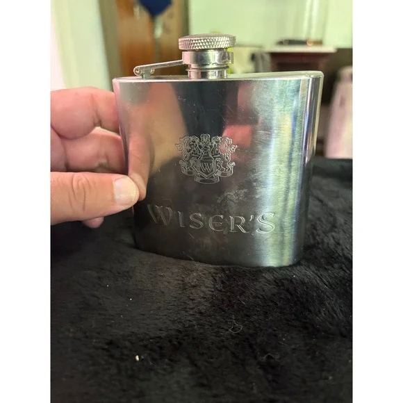 Wiser's Deluxe Whisky Stainless Steel Hip Flask 6oz Captive Cap Silver Tone