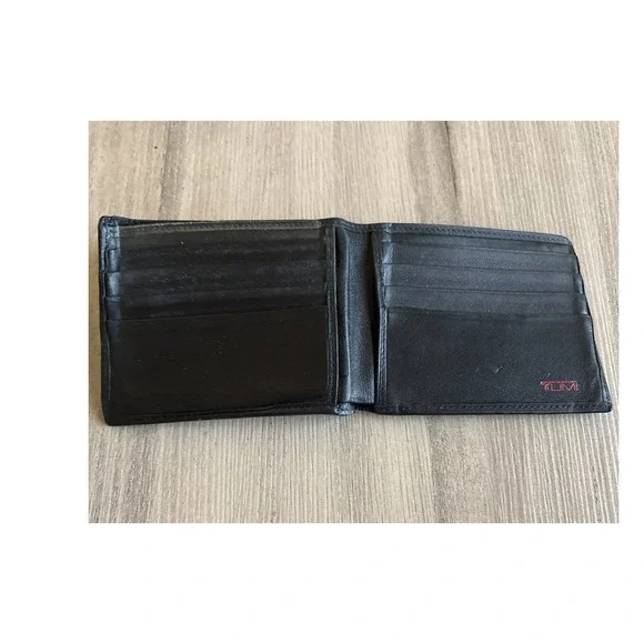 TUMI Black Leather Double Billfold Wallet‎ with 6 Card Pockets