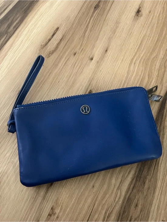 Lululemon DOUBLE UP Pouch Wallet Wristlet Bag Wrist Strap ROYAL COBALT