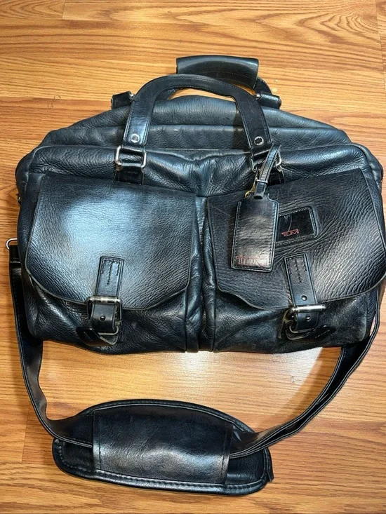 Tumi Black Leather Men's Briefcase with Dual Front Pockets
