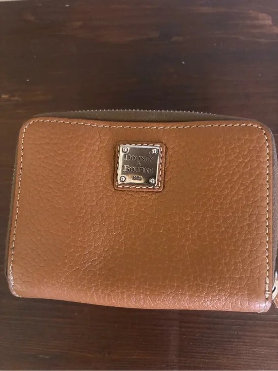 Vintage Dooney & Bourke Tan Pebbled Leather Zip Wallet with Metal Logo