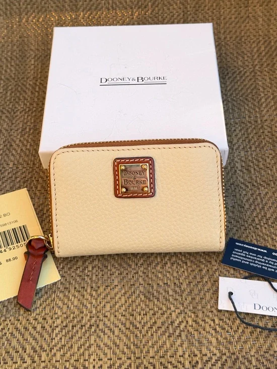 Dooney & Bourke PEBBLE GRAIN ZIP AROUND CREDIT CARD CASE in BONE