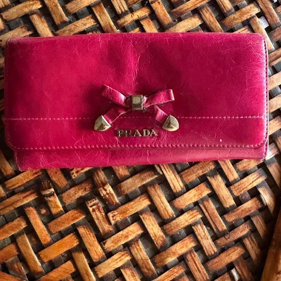 Prada Leather 2010s Pink Bow Wallet Classic Feminine OS Luxury