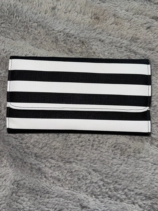 Kut from the Kloth slim striped wallet is made of black and white vegan leather