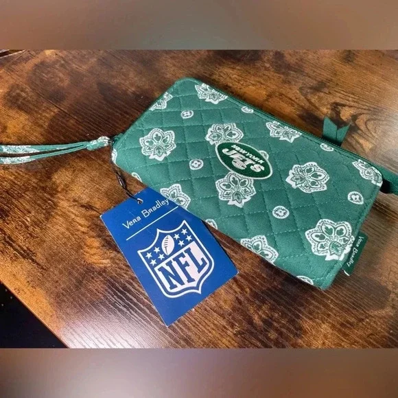 Vera Bradley NFL New York Jets Wristlet Wallet NEW RFID Front Zip Green Quilted