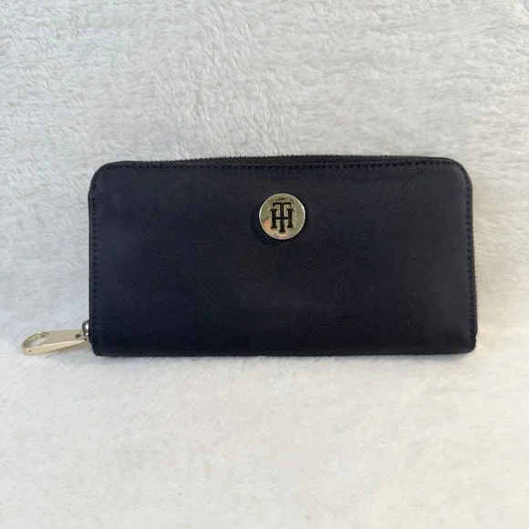 Tommy Hilfiger Zip Around Wallet Womens OS Black Excellent Nylon Gold Logo