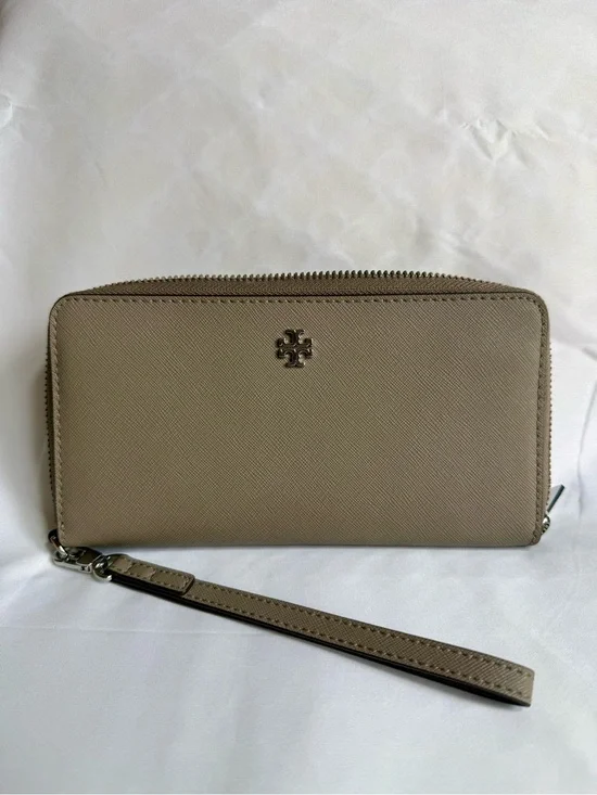 Tory Burch Robinson Zip Around Wristlet Wallet Gray Taupe Saffiano Leather