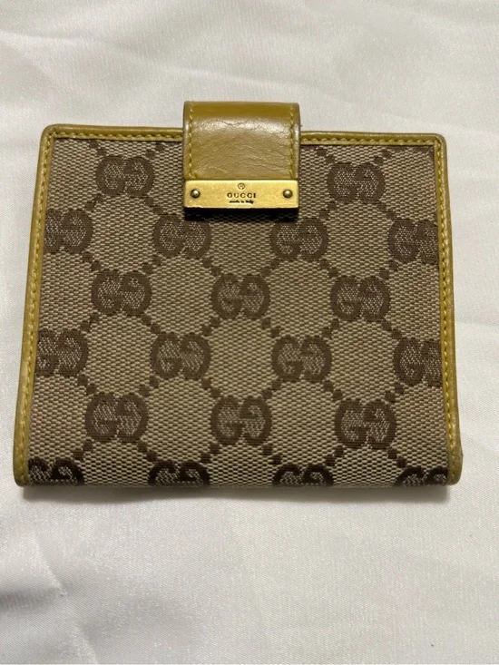 Gucci Beige GG Canvas Wallet with Yellow Trim. Includes shopping bag