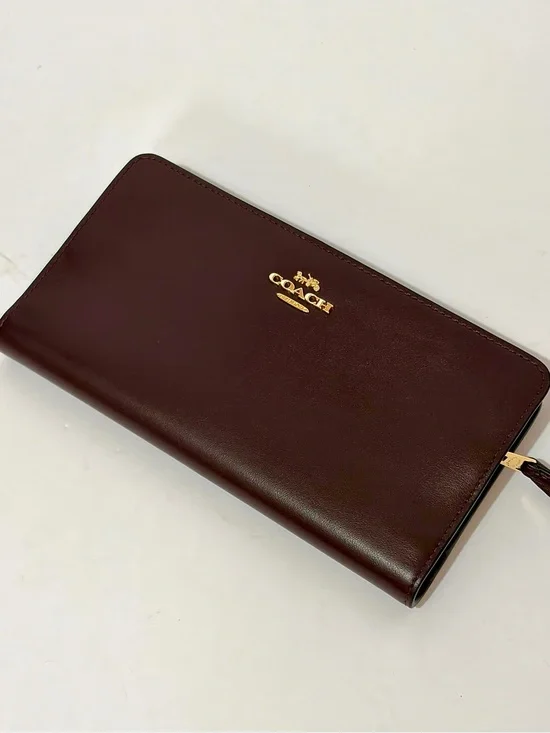 Coach Smooth Leather Skinny Zip Vintage Kiss-lock Wallet in Oxblood/Gold Hardw