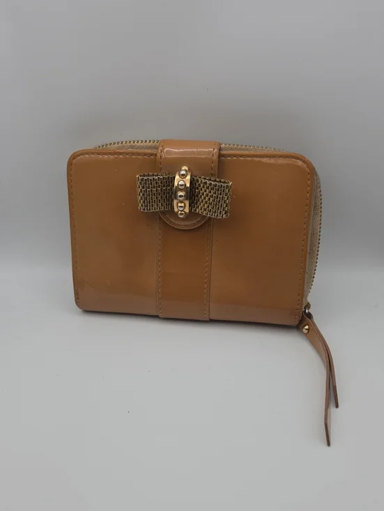 Christian Louboutin Tan Patent Bow Studded Compact Wallet (VERY GOOD)✨️